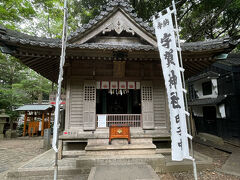 まず宇賀神社にお参り。
御祭神は穀物の神様である宇賀御魂神。