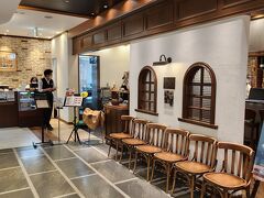 カフェ＆バー ウミノ