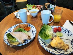 明日は出発が早いので、これが最後の朝食です。 食べかけで 失礼。いつも写真を撮るのを忘れがちです。
