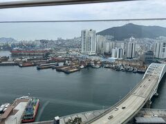 屋上の展望台からは港や街が見渡せます。
夜来ると夜景で綺麗とのこと。
