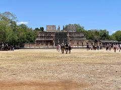 戦士の神殿

ガイド案内なし。遠くに見えた遺跡を何となく写真に収める。