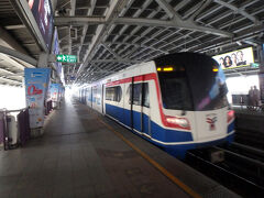 サラデーン駅からこちらも６駅分を乗車してウォンウェンヤイ駅で下車。