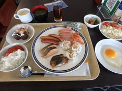 そして楽しみにしていた朝食バイキング。はい、こちらが欲張りさんの朝食です（笑。