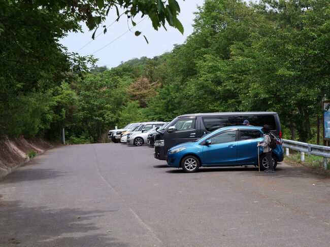 駐車場へ戻ってきた (*&gt;ωﾉ[◎]ゝﾊﾟﾁﾘ<br />結構大きな車停まってるんだけど...