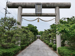 駐車場は参道の鳥居の反対側にあったので一旦参道を抜けて、鳥居から入り直しました(´ω｀*