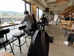 鴨川沿いのスタバでちと休憩