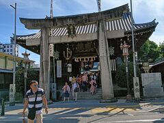 徒歩圏内に櫛田神社あります。10分くらいだったような。