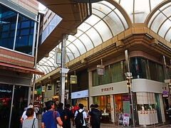 駅前から続く商店街パルム
中原街道方面へ向かう長い方(←)ではなく､西小山方向(→)へ進み､バス通りを渡って最初の角を右へ