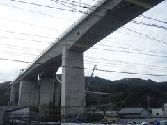 岡谷駅で飯田行に１分乗り換え。
乗り換え案内サイトでこの乗り継ぎが出ないのはなぜなんだろう。