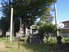 元の道をもどり、やや西に曲がったところに神社。
津島神社。