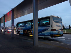 空港バスに乗ります。