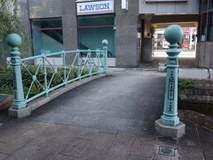 昔はこんな橋だったのかなあ。