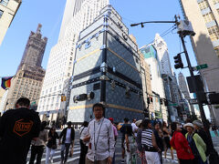 夜中発の日本行きの飛行機の時間まで、お上りさん状態でニューヨーク5番街をぶらつく。