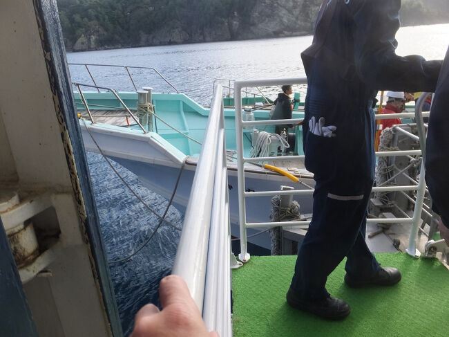 さて食後すぐ、通船に乗船