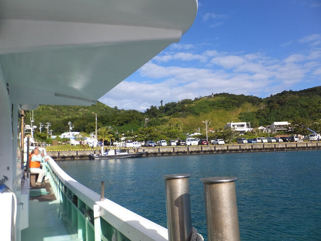 前と後に席がわかれてましたが、後にいると案内解説がまったく聞こえず。<br />前に移動しました。