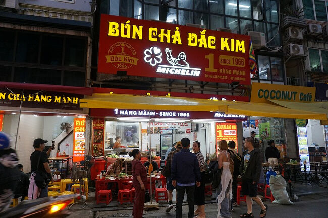 私たちは夜来ました。<br />3F？まであって、お店の人が席を探して案内してくれます。