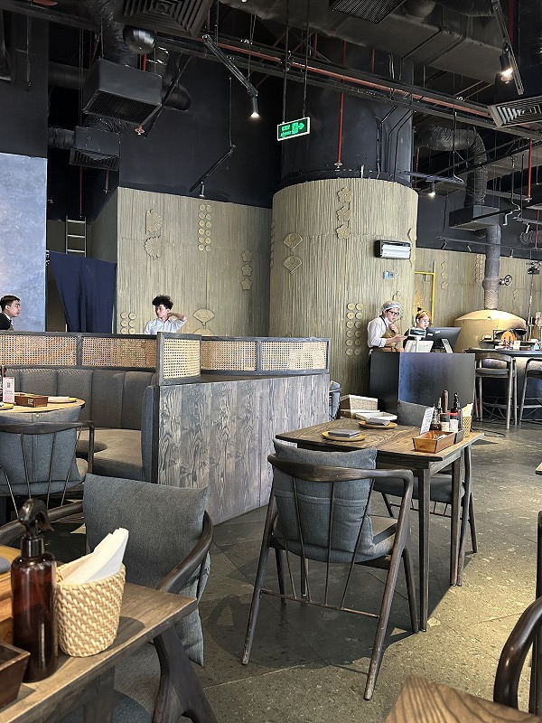 あまり広くない店内です。