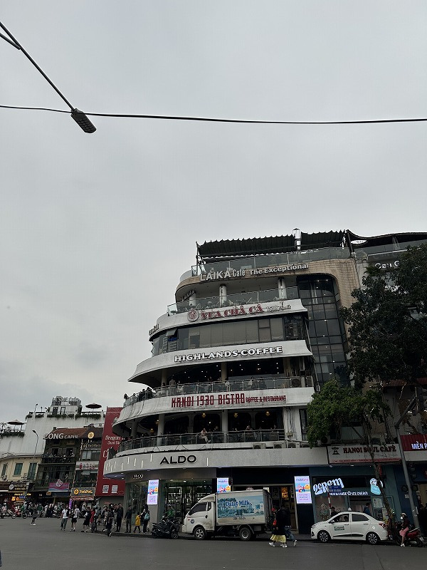 ◎ハイランズコーヒー<br />ホアンキエム湖近くにあり、この船のような形のビルで有名。<br />