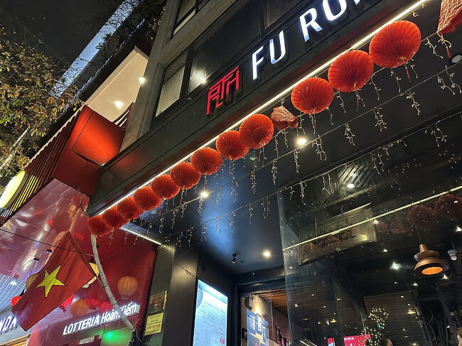 ◎カウゴー<br />ホアンキエム湖北側にあるお店。<br />場所が分かりづらいのですが、写真の中華料理店の入口から入ります。<br />店内のエレベーターで6Fへ。<br />※私たちが行ったときは1Fにスタッフの方がいて、カウゴーに行きたいと言ったら一緒に6Fまで行ってもらえました。