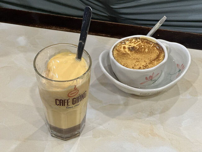 ホットとアイスにしました。<br />1杯約240円。<br />味は想像通り、甘い。