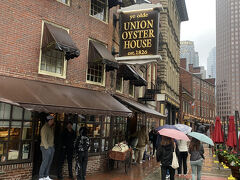 UNION OYSTER HOUSE というダウンタウンにあるアメリカ最古のレストラン。
シーフードレストランです。