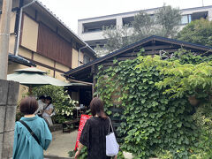 鎌倉駅西口から徒歩2分ほどのところにある古民家レストラン『Latteria BeBe Kamakura（ラッテリア ベベ カマクラ）』へ。

前回は予約も当日もダメで、今回は友達が早めに（1ヶ月前くらいに）予約しておいてくれました。