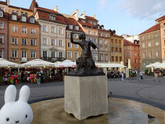 この人魚、剣を持っています。
街のシンボルとしても大切にされています。