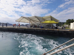 さてオプショナルツアーの２回目。
二見湾を船で周遊。
小型船が漁船に変更でわずかに料金が戻ってくるとのこと。