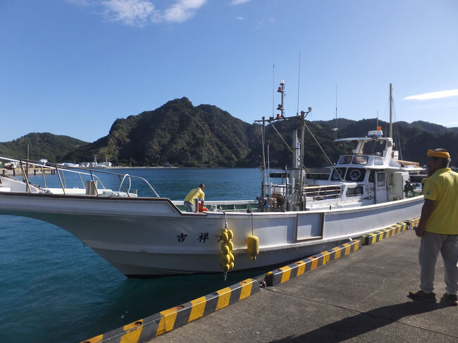 私たちも港に降り立ちました。<br />座礁船跡が一番印象的でした。<br />さて、このあとは自由行動です。