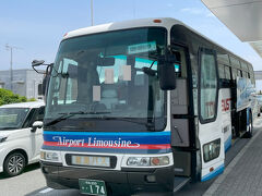 徳島空港から中央公園裁判所北までリムジンバスで移動。