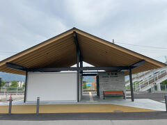 おしゃれな駅舎でした。