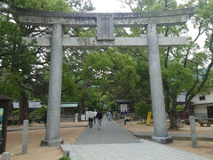 松陰神社。
吉田松陰と神社との関係はよく分からないのですが、恨みをのんで亡くなったり、非業の死を遂げた方は神様に祭り上げられるという、神社あるあるのアレでしょうか？？　広々として気持ちのいいお宮です。