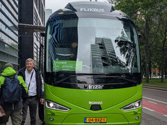 約3時間でブリュッセル北駅に定刻通り到着
欧米人向けの車両で、日本の高速バスよりもゆったりとしており、気に入りました
バス停から鉄道駅まで徒歩5分程度