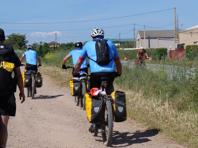 上着がお揃いのチャリダー達