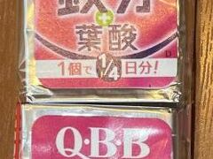 　ホテルに戻って一息入れてから、ほぼ斜め向かいの、ヨドバシ4階のロピアへ。
　夏は貧血にならないよう、鉄分もちゃんと摂らないとと、鉄分入りチーズ。