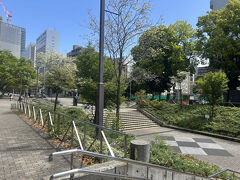 今日はまず荒井屋でランチ。
さすがに友人とは方向が合わないので、オープンの11時半より少し前にお店の前集合で早く着いた方が並んでおけばいいね、という事で私は伊勢佐木長者町駅から歩きます。
