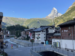 朝食を食べて展望台に向かいます。
