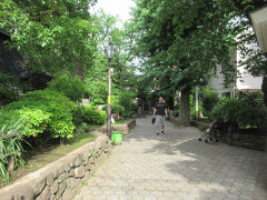 今は小さな公園として整備されています｡

ちなみに、現在放送されている NHKの朝ドラ「あんぱん」のモデル：やなせたかしさんは、その「東京美術学校」は不合格でした。
一浪の後「東京高等工芸学校（現・千葉大学工学部）」の図案科に進学しています。