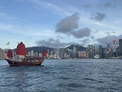 「ビクトリアハーバー」まで歩きました
香港に来たらやっぱりビクトリアハーバーの景色を見ておかないと始まらないし終われない^ ^