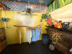 ハワイ・ワイキキのホテル『ツイン フィン ワイキキ』1F

カフェ【サンライズ シャック】ツイン フィンの店内の写真。

おなじみの太陽のマーク。