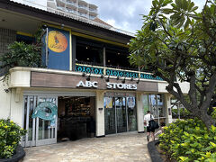 ハワイ・ワイキキ『Park Shore Waikiki Hotel』2F【Lulu's Waikiki】

レストラン【ルルズ ワイキキ】の写真。

てっきり『ツイン フィン』ホテルの2階にあると思っていたら、
『パーク ショア ワイキキ ホテル』の【ABCストア】の上に
ありました。

階段を上って2階に行きます。

https://www.luluswaikiki.com/