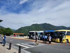 前方席なので休憩時間フルに活用。
ただトイレ休憩は15分～20分くらいなので忙しない…
各シートにゲルクッション敷いてあって、腰には楽でした。