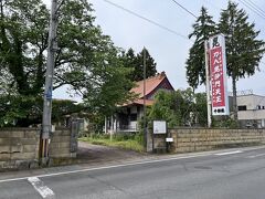 市街地を東から西へ横断する様に歩き、途中『善日山千勝院』の前を通りました。