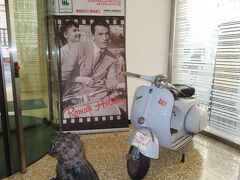 17:03、エントランスにローマの休日ベスパあり。ただし跨いではいけません(笑)
これからまずコロッセオへＧＯです。