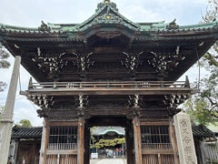 続いて【柴又帝釈天題経寺】へ

【仁天門】

