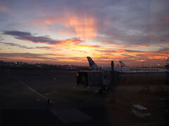 羽田空港の夕陽