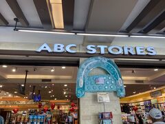 ABCストアです　ホテル内に2店舗あったと思います。