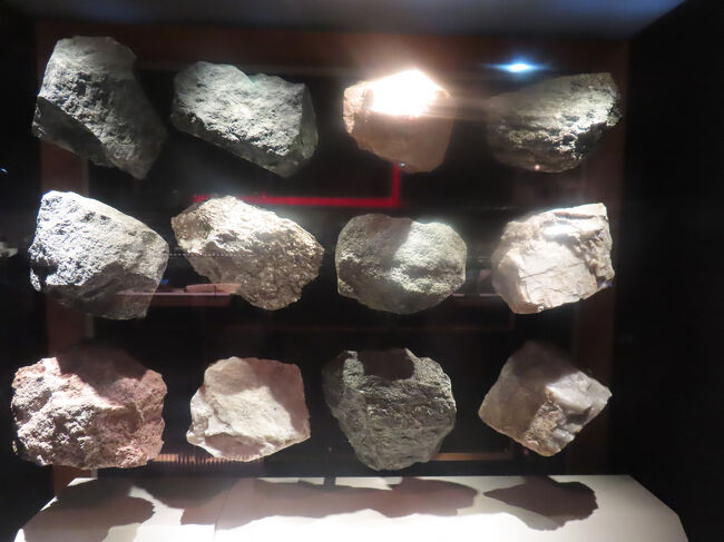 地学といえば岩石。代表的な岩石の標本です。