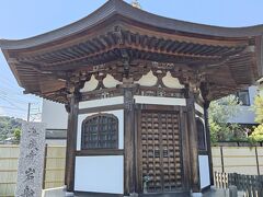 岩船地蔵堂は源頼朝の長女・大姫を供養して建立されたとのこと。