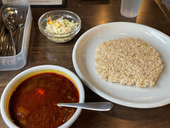 ランチは、カレー店の「松本メーヤウ」。インド風ポークカレーを注文。東京のデリーインスパイア系とのことで、きりっとしたシャパシャパカレーでした。

